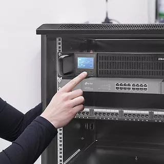 Qoltec Zasilacz awaryjny UPS RACK | 1kVA | 800W | LCD