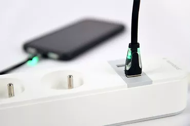 Gembird Inteligentna listwa zasilająca Tuya 4xFR 2xUSB-A 1xUSB-C Biała