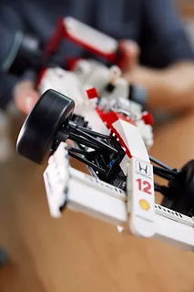 LEGO Klocki Icons 10330 McLaren MP4/4 i Ayrton Senna