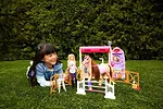 Mattel Lalka Barbie zestaw ze stajnią, koniem i akcesoriami