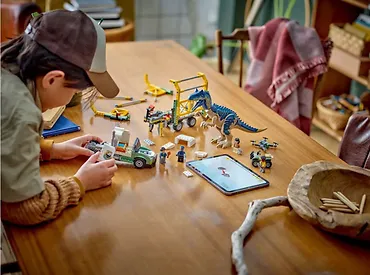 LEGO Klocki Jurassic World 76966 Dinomisje: ciężarówka do transportu allozaura